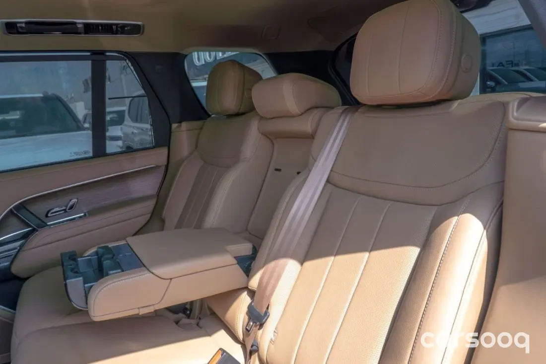 Range Rover HSE P400 2025 3.0L Turbo Mild-Hybrid White Exterior Beige Interior - Photo 9