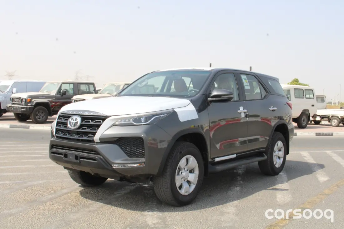 Toyota Fortuner E1 2026 2.7L Petrol 4WD Grey Exterior Beige Interior For Export in Dubai - Photo 2