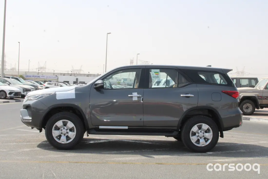 Toyota Fortuner E1 2026 2.7L Petrol 4WD Grey Exterior Beige Interior For Export in Dubai - Photo 3