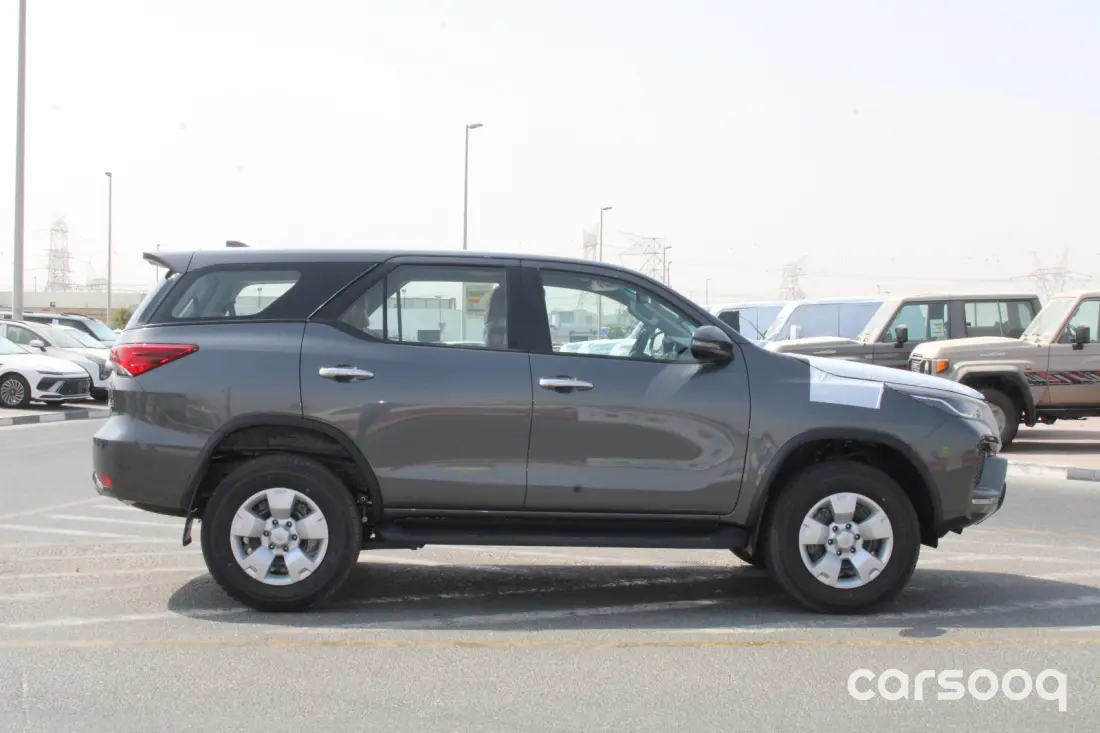 Toyota Fortuner E1 2026 2.7L Petrol 4WD Grey Exterior Beige Interior For Export in Dubai - Photo 4