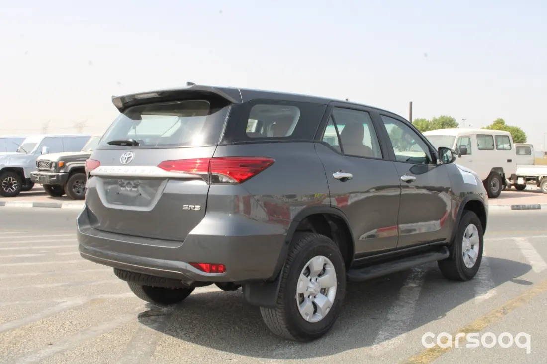 Toyota Fortuner E1 2026 2.7L Petrol 4WD Grey Exterior Beige Interior For Export in Dubai - Photo 5