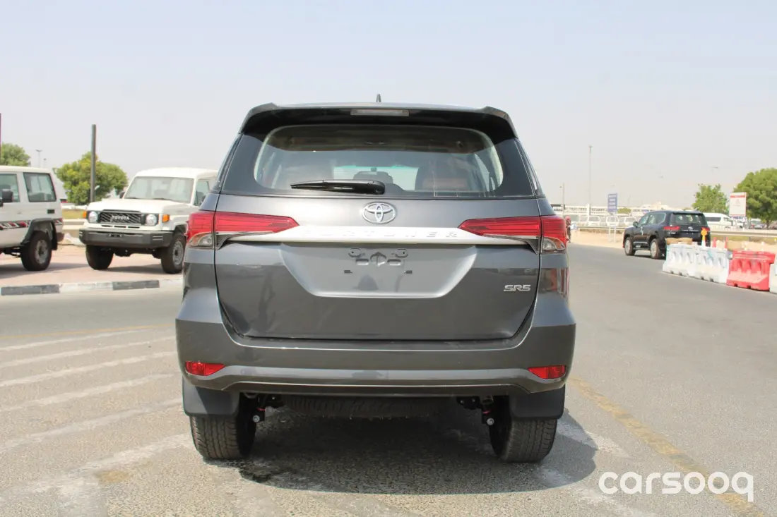 Toyota Fortuner E1 2026 2.7L Petrol 4WD Grey Exterior Beige Interior For Export in Dubai - Photo 6