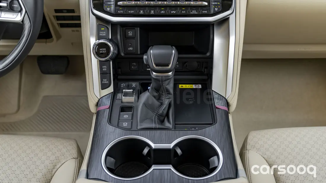 Toyota Land Cruiser 300 VXR 2026 3.5L Petrol White Exterior Beige Interior - Photo 23