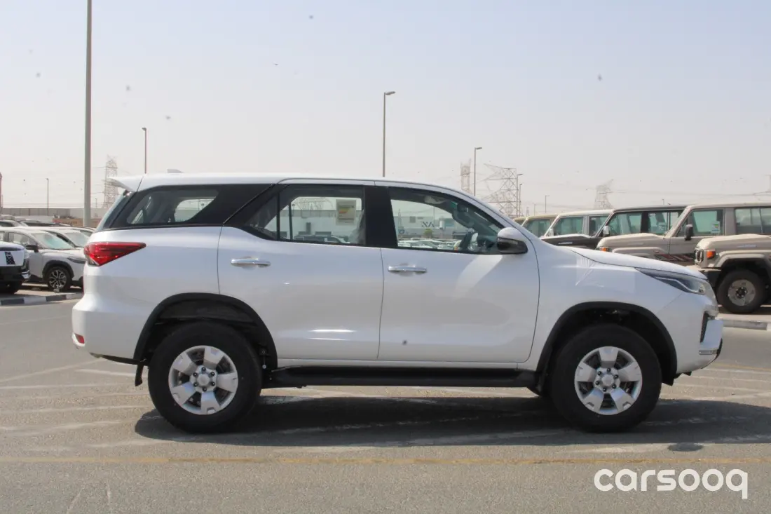 Toyota Fortuner E 2026 2.4L Turbo Diesel 4WD White Exterior - Photo 4