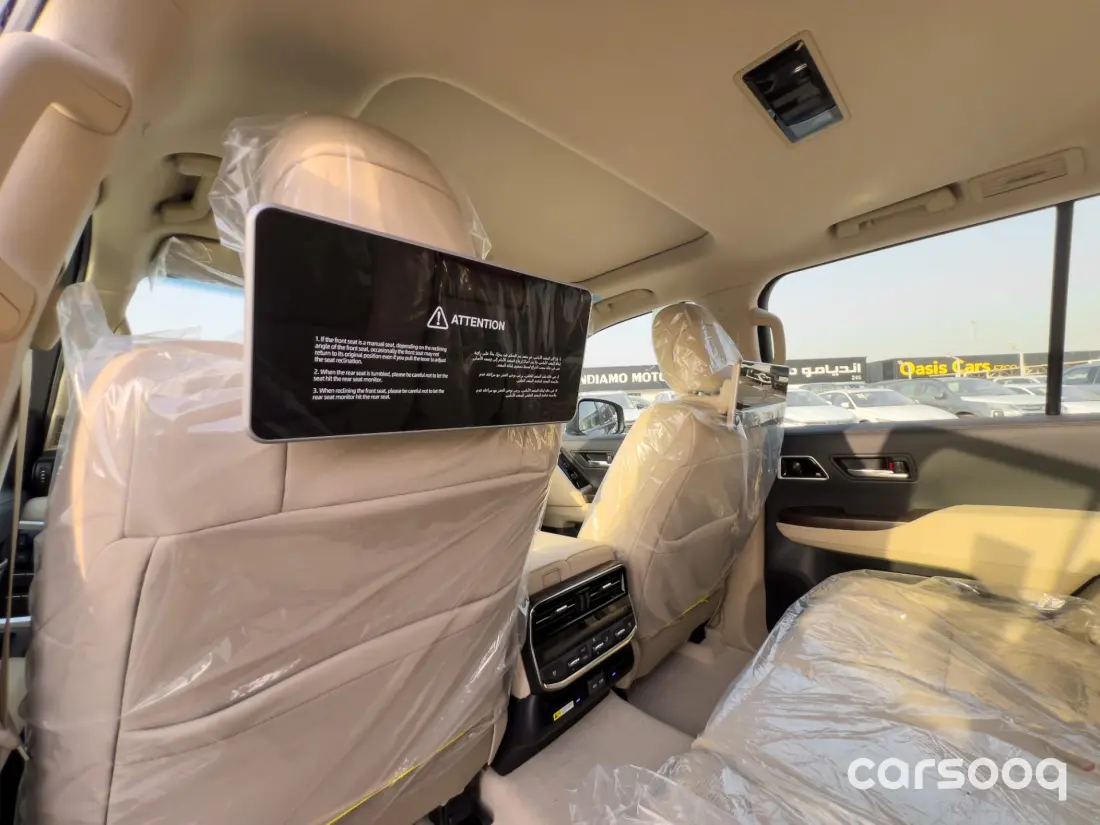 TOYOTA Land Cruiser LC300 VX 2026 4.0L - Black Exterior Beige Interior (Omani) - Photo 14