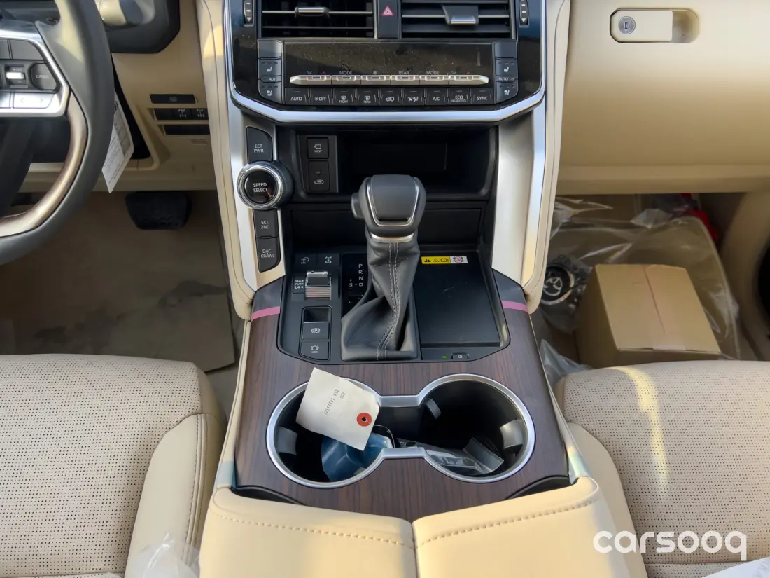TOYOTA Land Cruiser LC300 VX 2026 4.0L - Black Exterior Beige Interior (Omani) - Photo 19