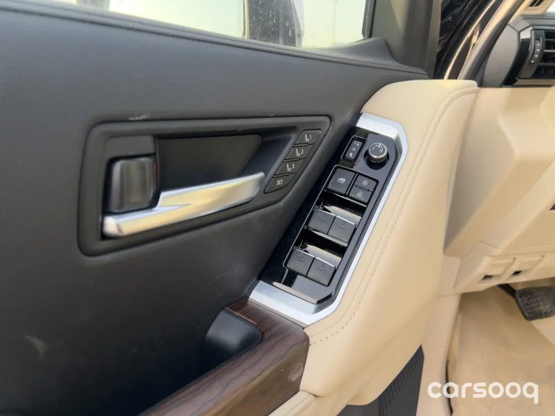 TOYOTA Land Cruiser LC300 VX 2026 4.0L - Black Exterior Beige Interior (Omani) - Photo 22