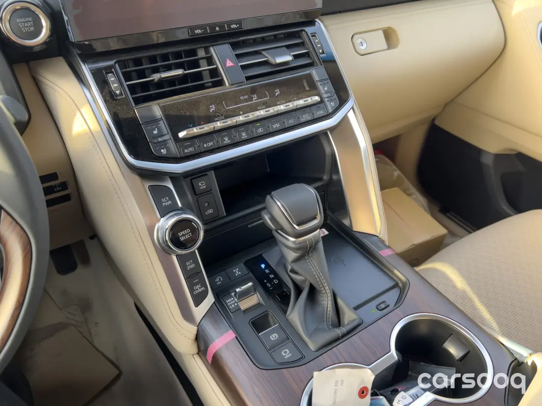 TOYOTA Land Cruiser LC300 VX 2026 4.0L - Black Exterior Beige Interior (Omani) - Photo 24