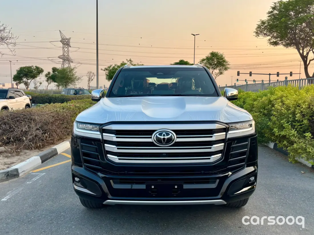سيارة تويوتا لاند كروزر LC300 موديل 2026 VXR سعة 3.5 لتر V6 هايبرد أسود - Photo 1