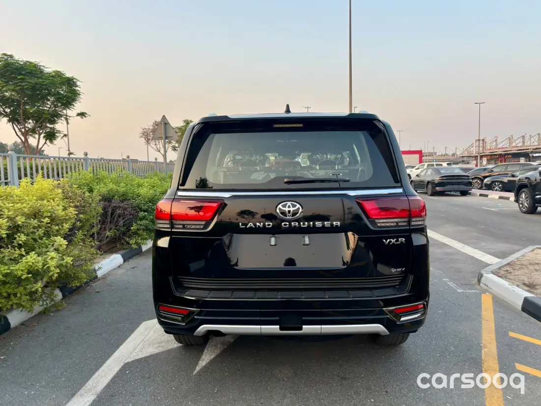 سيارة تويوتا لاند كروزر LC300 موديل 2026 VXR سعة 3.5 لتر V6 هايبرد أسود - Photo 4