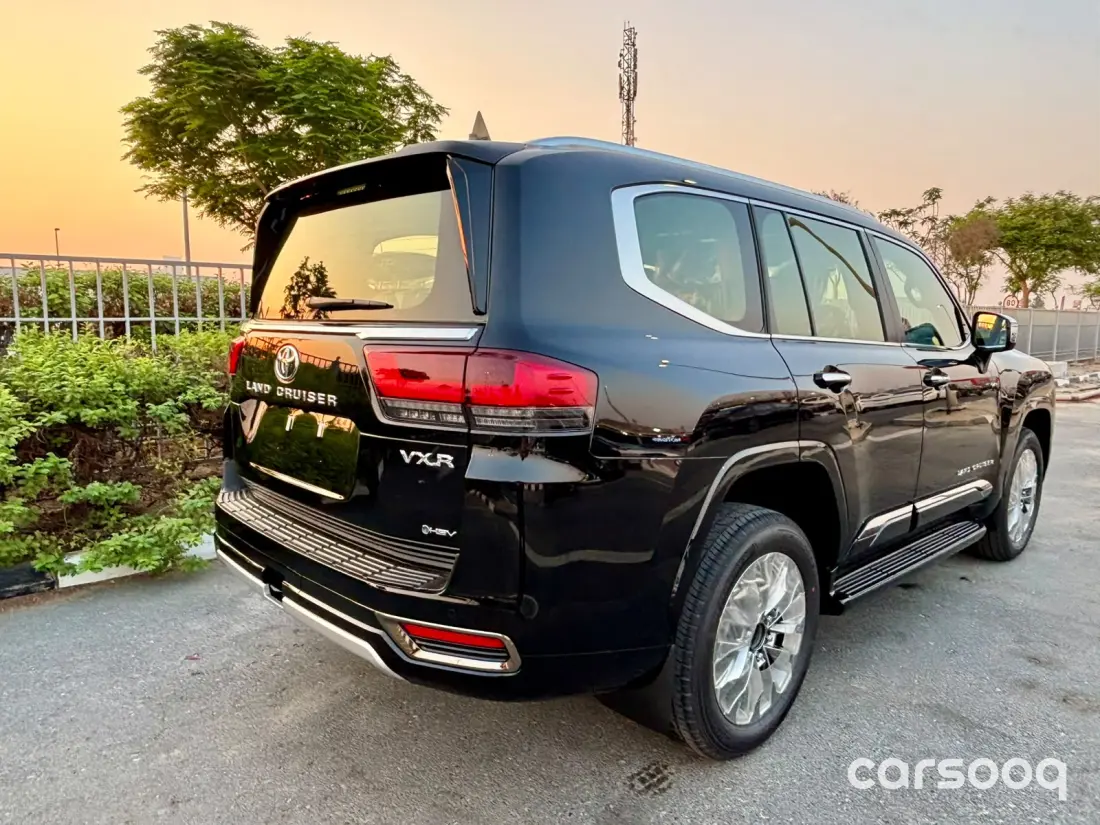 سيارة تويوتا لاند كروزر LC300 موديل 2026 VXR سعة 3.5 لتر V6 هايبرد أسود - Photo 5