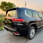 سيارة تويوتا لاند كروزر LC300 موديل 2026 VXR سعة 3.5 لتر V6 هايبرد أسود - Thumbnail 5