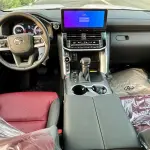 سيارة تويوتا لاند كروزر LC300 موديل 2026 VXR سعة 3.5 لتر V6 هايبرد أسود - Thumbnail 10
