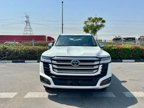 تويوتا لاند كروزر VXR سعة 3.5 لتر توين توربو V6 هايبرد 4WD موديل 2026 أوتوماتيك أبيض
