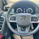 تويوتا لاند كروزر VXR سعة 3.5 لتر توين توربو V6 هايبرد 4WD موديل 2026 أوتوماتيك أبيض - Thumbnail 6
