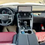 تويوتا لاند كروزر VXR سعة 3.5 لتر توين توربو V6 هايبرد 4WD موديل 2026 أوتوماتيك أبيض - Thumbnail 14