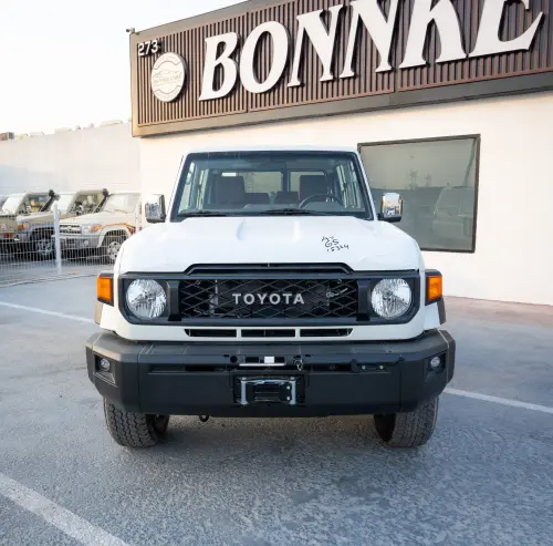 Toyota Land Cruiser LC71 4.0L V6 White - 2026 Automatic GCC Specs For Export in Dubai