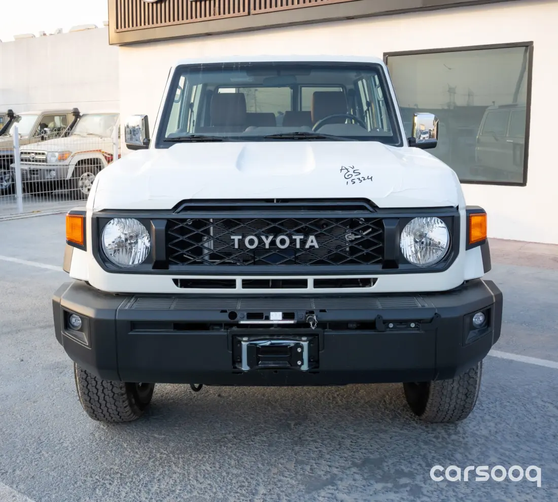 Toyota Land Cruiser LC71 4.0L V6 White - 2026 Automatic GCC Specs For Export in Dubai - Photo 2