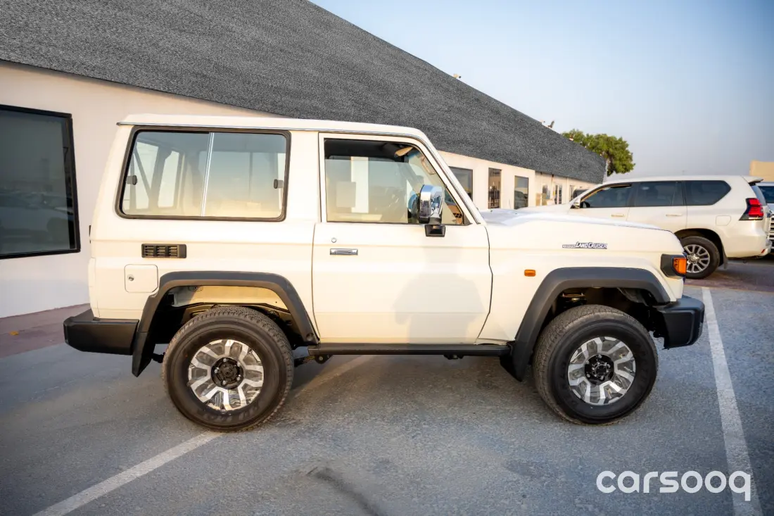Toyota Land Cruiser LC71 4.0L V6 White - 2026 Automatic GCC Specs For Export in Dubai - Photo 5