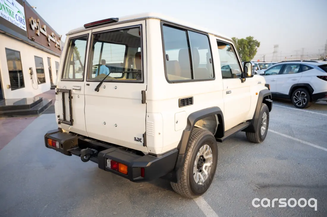 Toyota Land Cruiser LC71 4.0L V6 White - 2026 Automatic GCC Specs For Export in Dubai - Photo 7