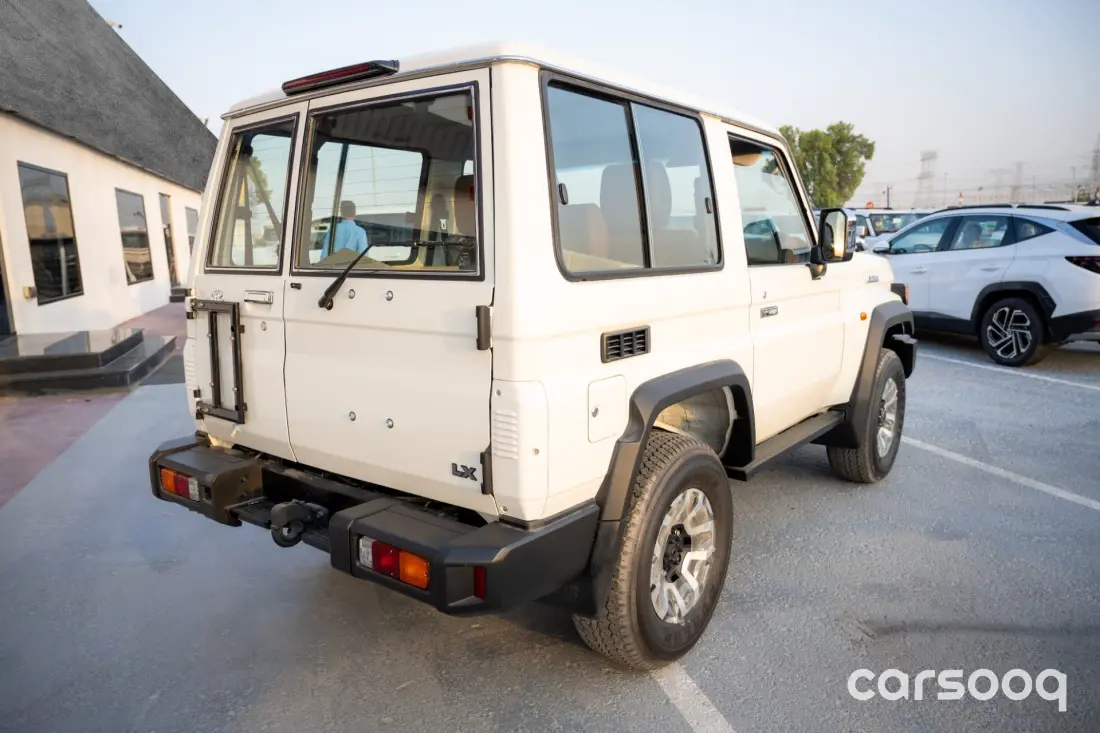 Toyota Land Cruiser LC71 4.0L V6 White - 2026 Automatic GCC Specs For Export in Dubai - Photo 8
