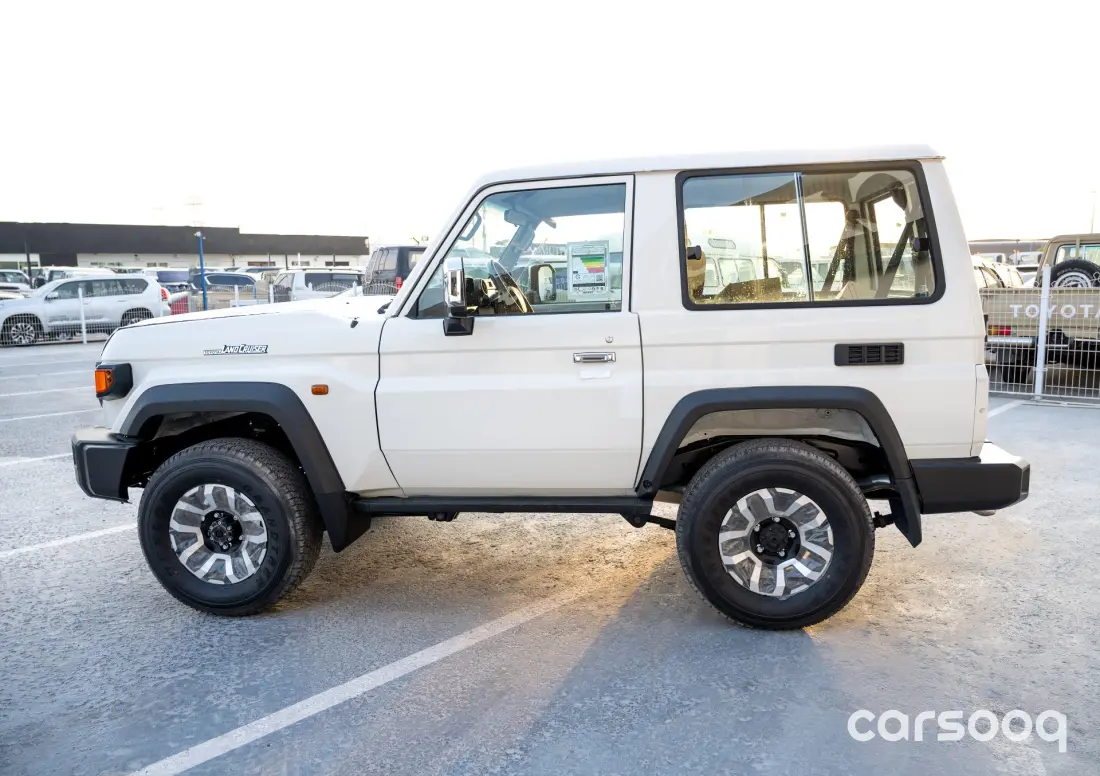 Toyota Land Cruiser LC71 4.0L V6 White - 2026 Automatic GCC Specs For Export in Dubai - Photo 10