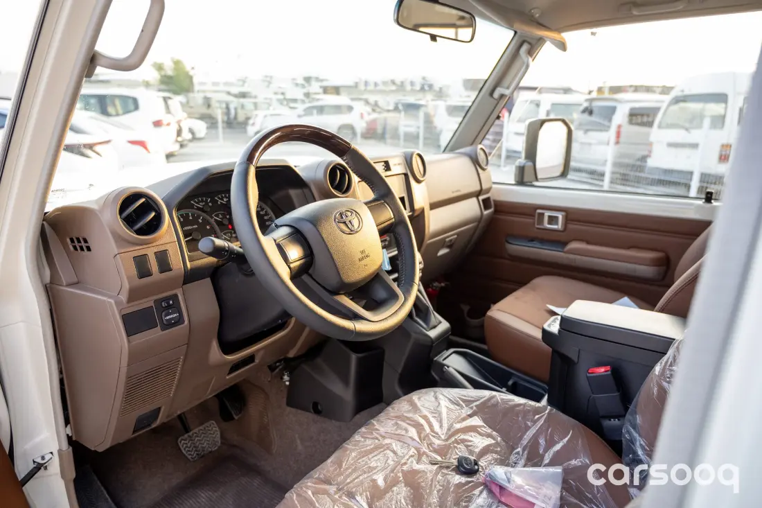 Toyota Land Cruiser LC71 4.0L V6 White - 2026 Automatic GCC Specs For Export in Dubai - Photo 16