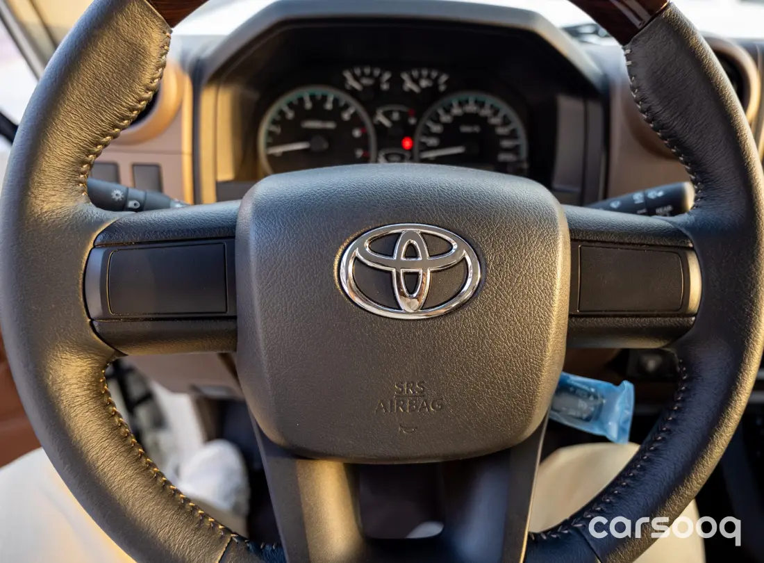 Toyota Land Cruiser LC71 4.0L V6 White - 2026 Automatic GCC Specs For Export in Dubai - Photo 18