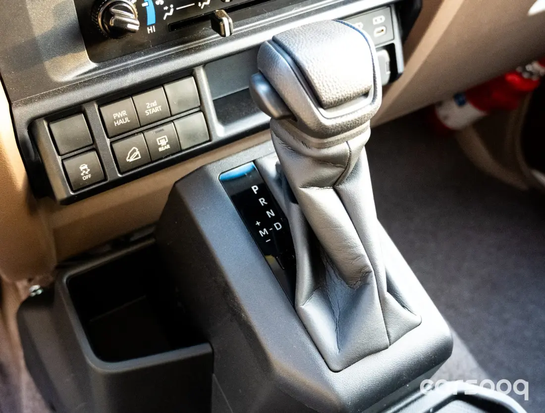 Toyota Land Cruiser LC71 4.0L V6 White - 2026 Automatic GCC Specs For Export in Dubai - Photo 19