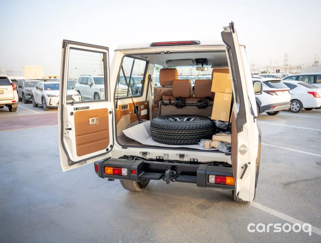 Toyota Land Cruiser LC71 4.0L V6 White - 2026 Automatic GCC Specs For Export in Dubai - Photo 23
