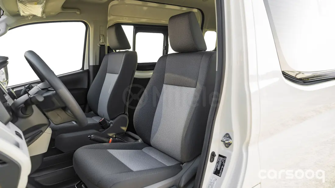 Toyota Hiace STD 13 Seater 2026 3.5L V6 Petrol Manual White  - Photo 12