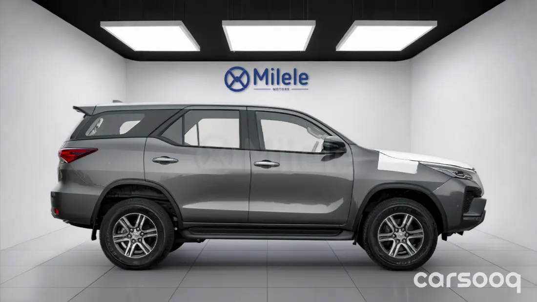 Toyota Fortuner 2026 Model Year 2.7L 4X4 Grey Color - Photo 5