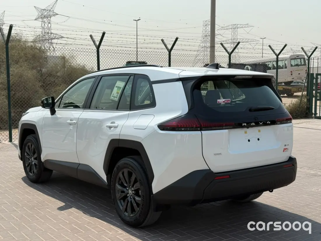 Toyota RAV4 XLE 2.5L Hybrid 2026 - GCC Specs - White/Beige - Photo 6