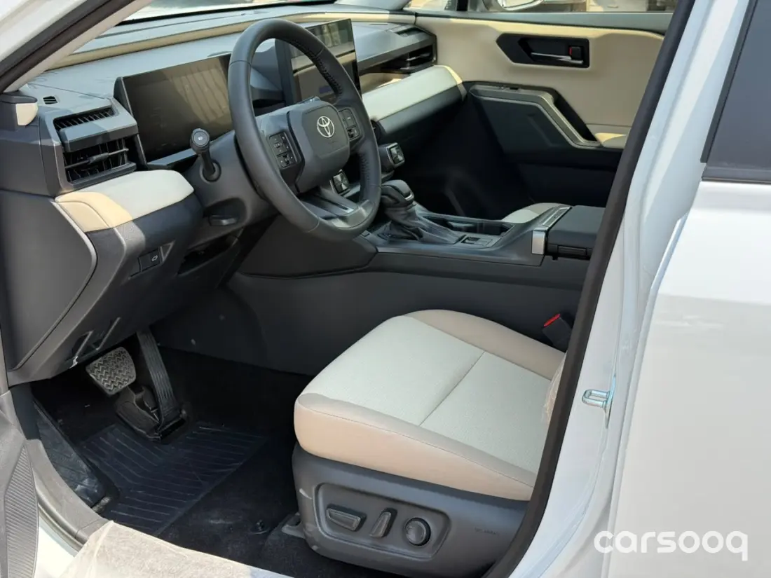 Toyota RAV4 XLE 2.5L Hybrid 2026 - GCC Specs - White/Beige - Photo 7