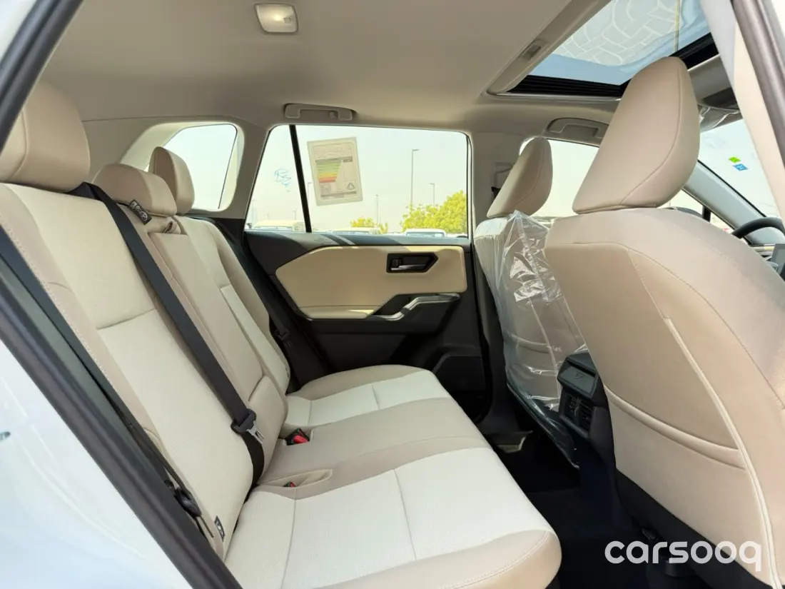 Toyota RAV4 XLE 2.5L Hybrid 2026 - GCC Specs - White/Beige - Photo 9