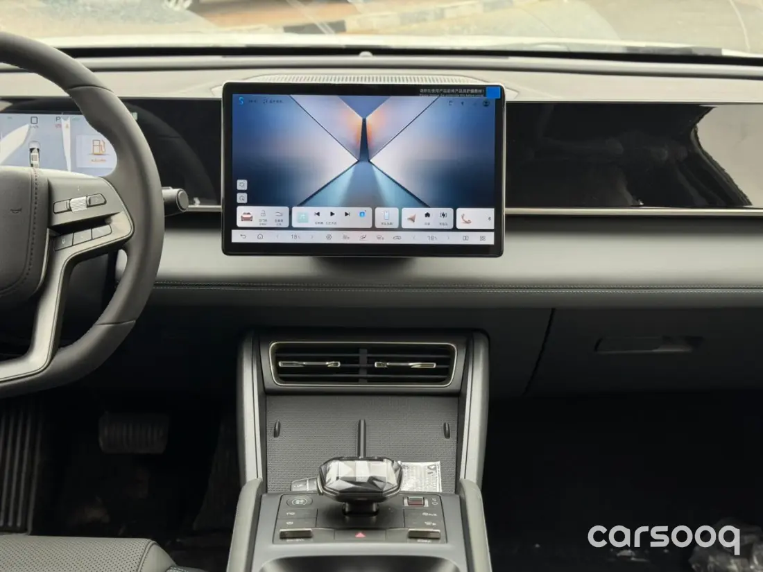 BYD Qin L 1.5L Hybrid 2025 - White Exterior Black Interior - Photo 11