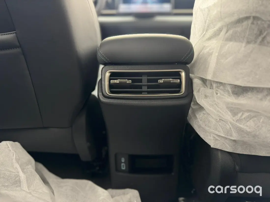 BYD Qin L 1.5L Hybrid 2025 - White Exterior Black Interior - Photo 25
