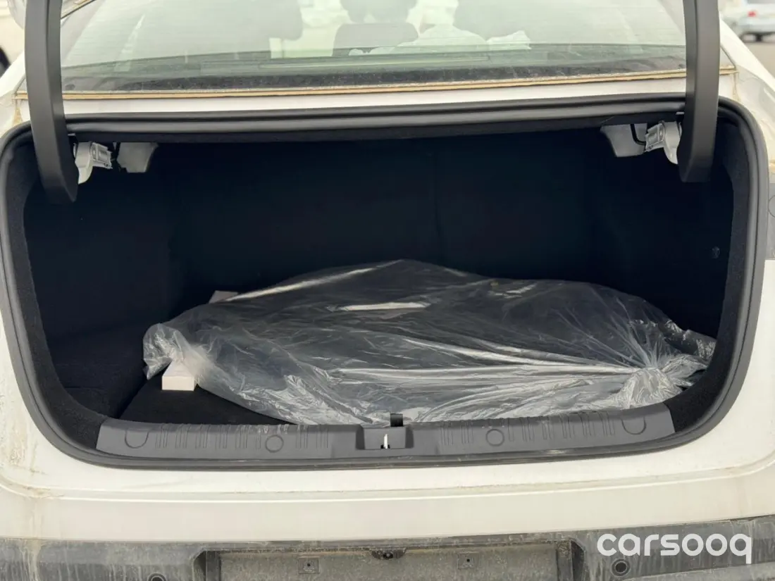 BYD Qin L 1.5L Hybrid 2025 - White Exterior Black Interior - Photo 26