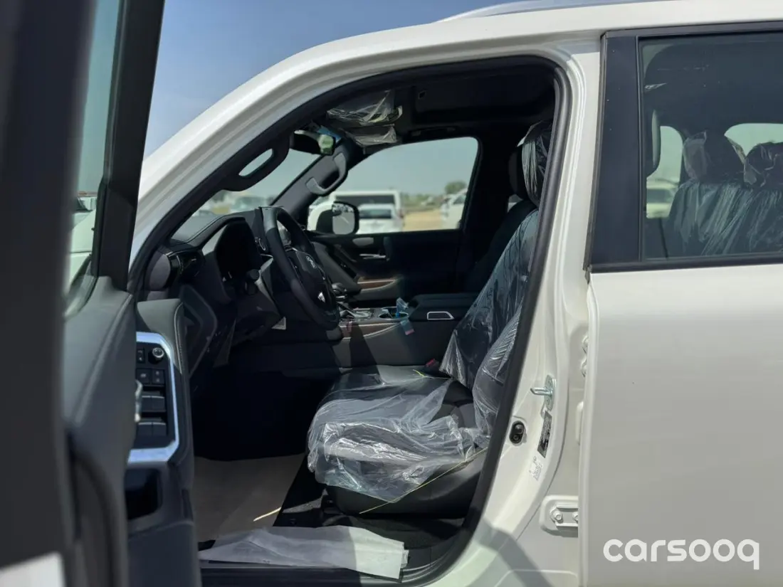 Toyota Land Cruiser GXR 4.0L V6 2026 - GCC Specs - White/Black - Photo 13