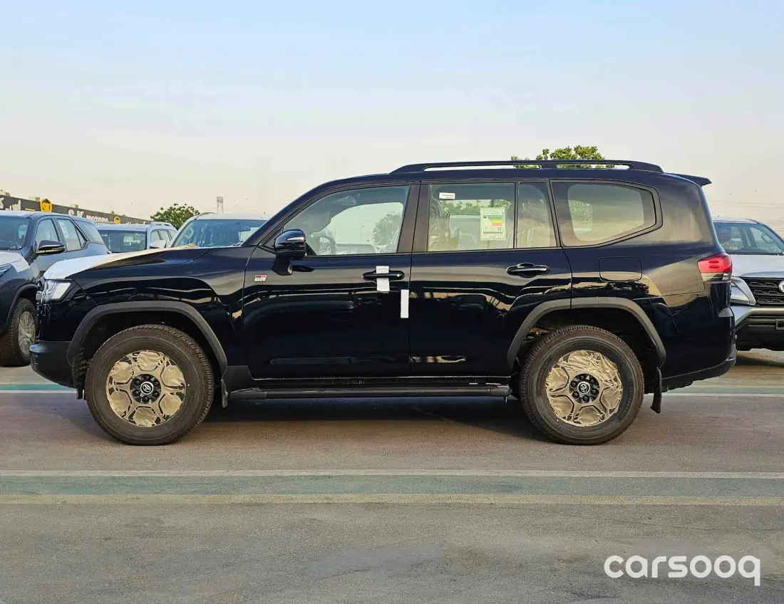 Toyota Land Cruiser GR Sport 2026 Model 3.3L Diesel - GCC Specs - Black/Beige - Photo 3