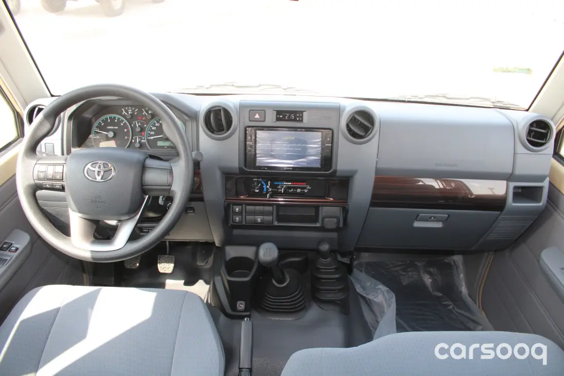 Toyota Land Cruiser LC78 2026 Model 4.0L V6 Manual - GCC Specs - Beige/Grey - Photo 9