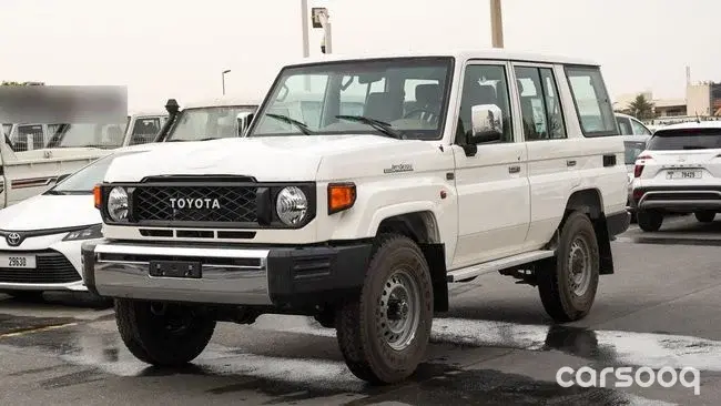 تويوتا لاند كروزر LC76 مصندق فئة LX موديل 2026 محرك 4.0L V6 مانيوال - أبيض/تان - Photo 1