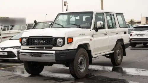 تويوتا لاند كروزر LC76 مصندق فئة LX موديل 2026 محرك 4.0L V6 مانيوال - أبيض/تان