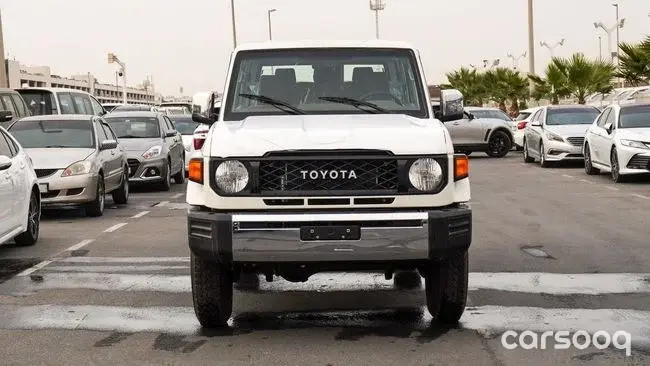 تويوتا لاند كروزر LC76 مصندق فئة LX موديل 2026 محرك 4.0L V6 مانيوال - أبيض/تان - Photo 2