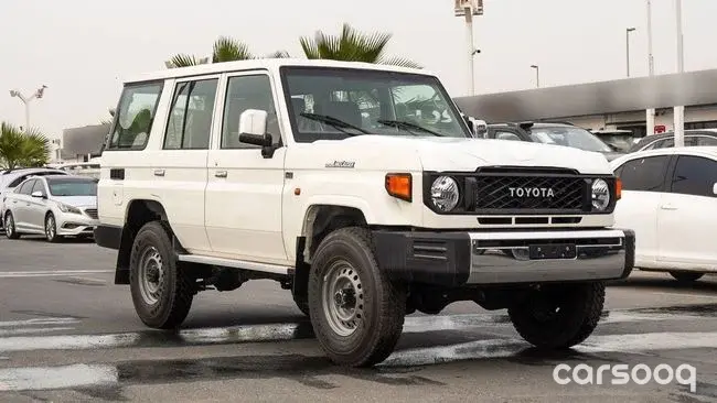تويوتا لاند كروزر LC76 مصندق فئة LX موديل 2026 محرك 4.0L V6 مانيوال - أبيض/تان - Photo 3
