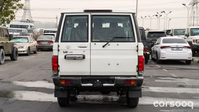 تويوتا لاند كروزر LC76 مصندق فئة LX موديل 2026 محرك 4.0L V6 مانيوال - أبيض/تان - Photo 5