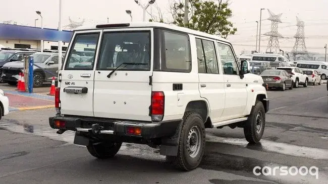 تويوتا لاند كروزر LC76 مصندق فئة LX موديل 2026 محرك 4.0L V6 مانيوال - أبيض/تان - Photo 6