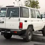 تويوتا لاند كروزر LC76 مصندق فئة LX موديل 2026 محرك 4.0L V6 مانيوال - أبيض/تان - Thumbnail 6