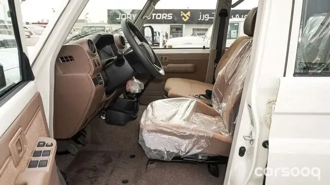 تويوتا لاند كروزر LC76 مصندق فئة LX موديل 2026 محرك 4.0L V6 مانيوال - أبيض/تان - Photo 7