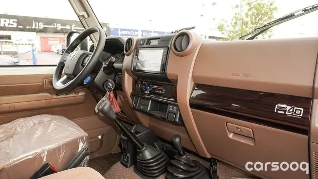 تويوتا لاند كروزر LC76 مصندق فئة LX موديل 2026 محرك 4.0L V6 مانيوال - أبيض/تان - Photo 8